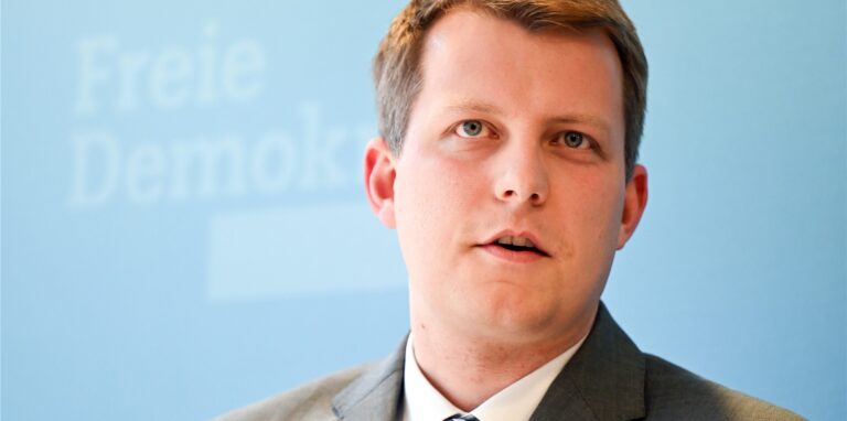 Henning Höne wurde zum neuen Vorsitzenden der FDP-Fraktion im nordrhein-westfälischen Landtag gewählt.