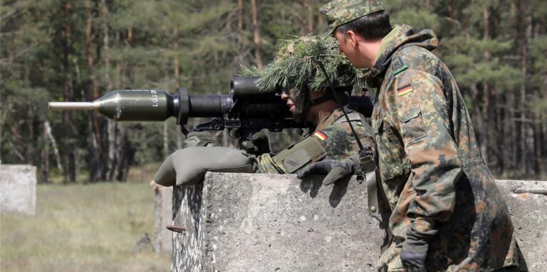 Für die Bundeswehr-Milliarden soll ein Sondertopf geschaffen werden, der neben dem normalen Bundeshaushalt steht. So sind über mehrere Jahre verteilte Ausgaben möglich.