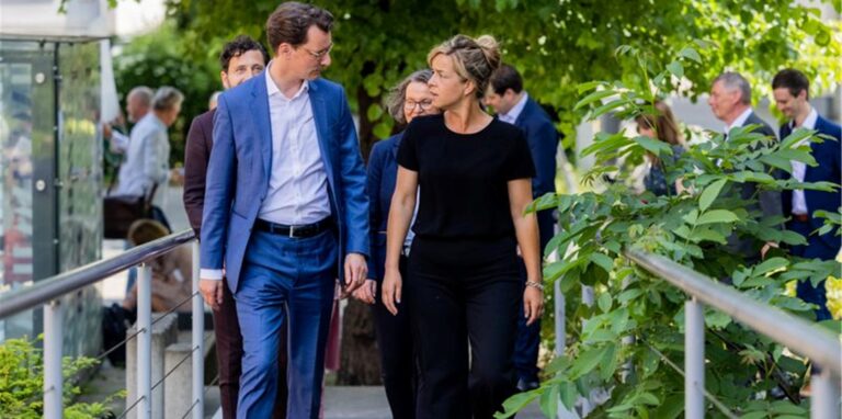 NRW-Ministerpräsident Hendrik Wüst (CDU) und Grünen-Spitzenkandidatin Mona Neubaur in Düsseldorf.
