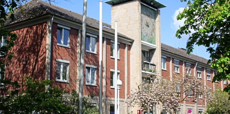 Das Waltroper Rathaus von außen.
