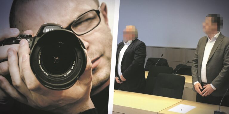 Ein Mann fotografiert mit einer Spiegelreflexkamera, die zwei Angeklagten vor Gericht