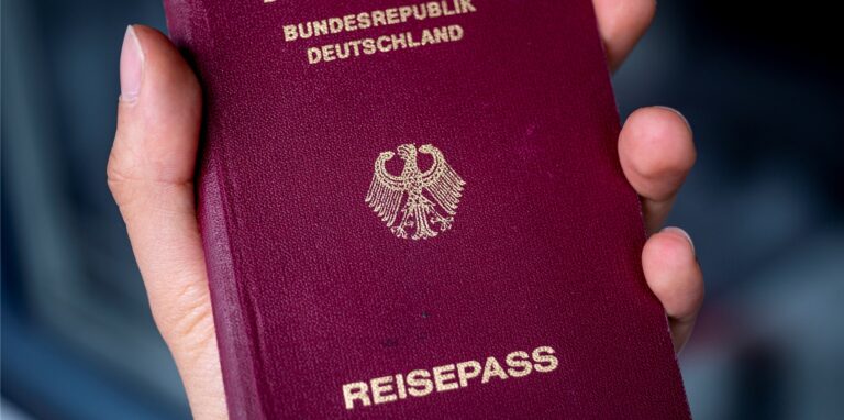 Ein deutscher Reisepass.