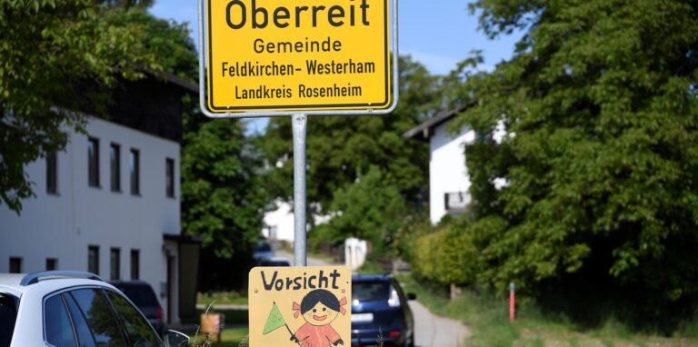 Das Ortsschild in der Gemeinde