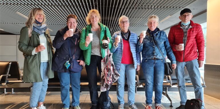 Mitglieder der Zwar-Gruppe Herten-Mitte haben sich direkt zum Startschuss des 9-Euro-Tickets auf den Weg nach Düsseldorf gemacht.