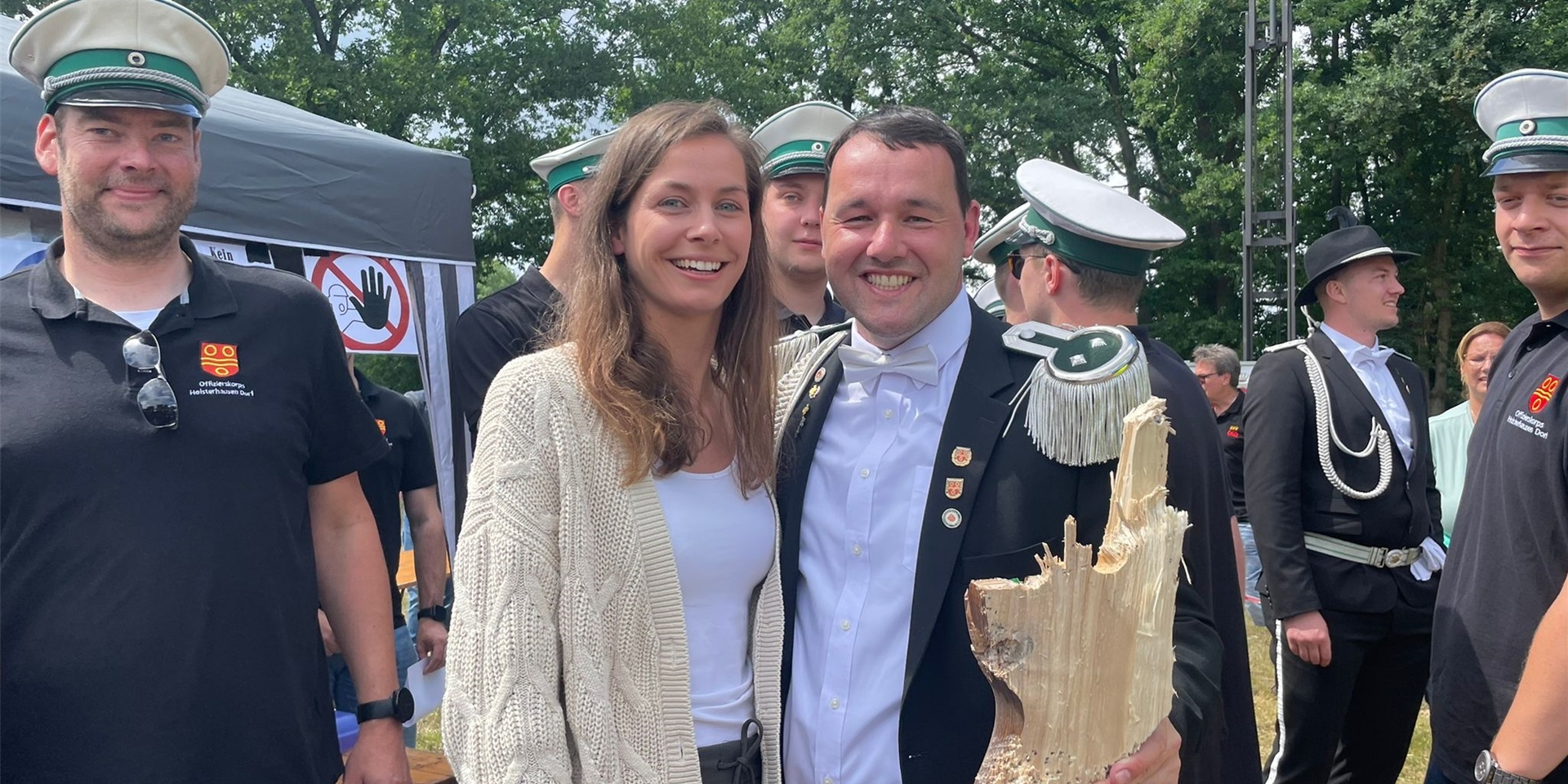 Simon Köcher schoss den Vogel ab. Als Königin steht ihm Sophia Schlüter zur Seite.