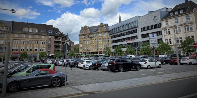 Der teuerste Parkplatz ist der Marktplatz in Castrop-Rauxel. Eine halbe Stunde parken kostet hier werktags von 9 bis 16 Uhr 50 Cent.