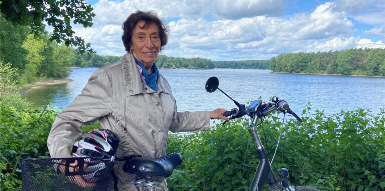 Rosemarie Brathe fährt fast jeden Abend mit dem Fahrrad zu ihrem Lieblingsplatz am Hullerner Stausee.