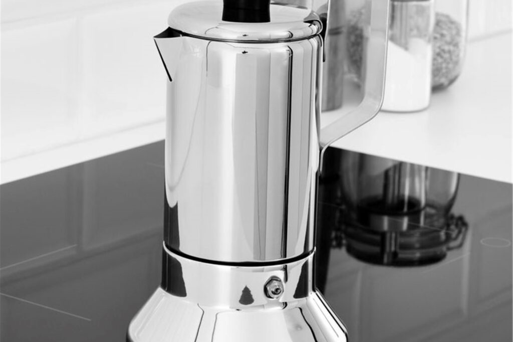 Ikea ruft den Espressokocher «Metallisk» zurück. Aufgrund des neuen Materials bestehe eine Platzgefahr.