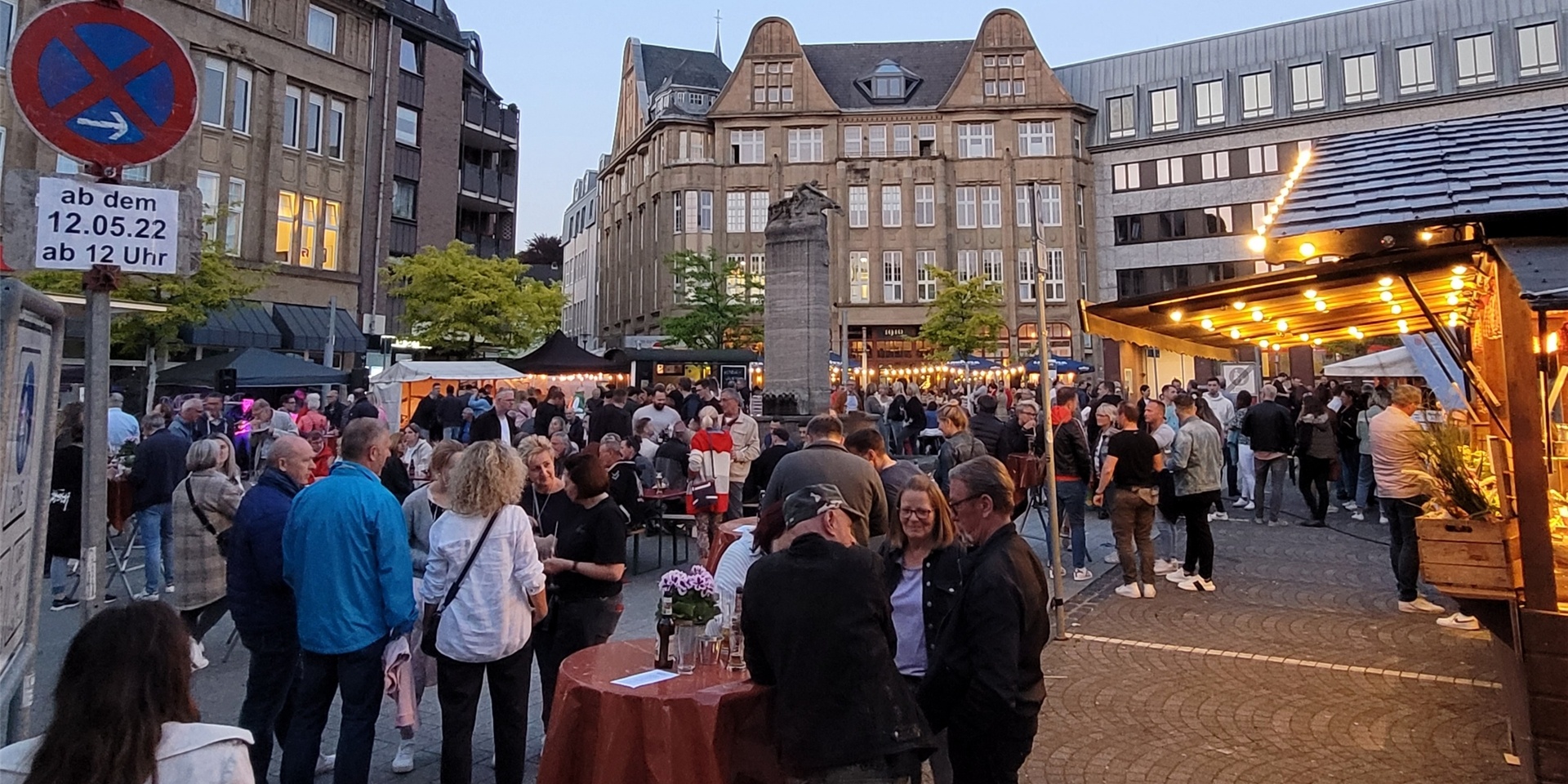 Der Auftakt war ein voller Erfolg: Nach langer Pause kehrte der beliebte Naschmarkt im letzten Monat wieder in die Castroper Altstadt zurück.