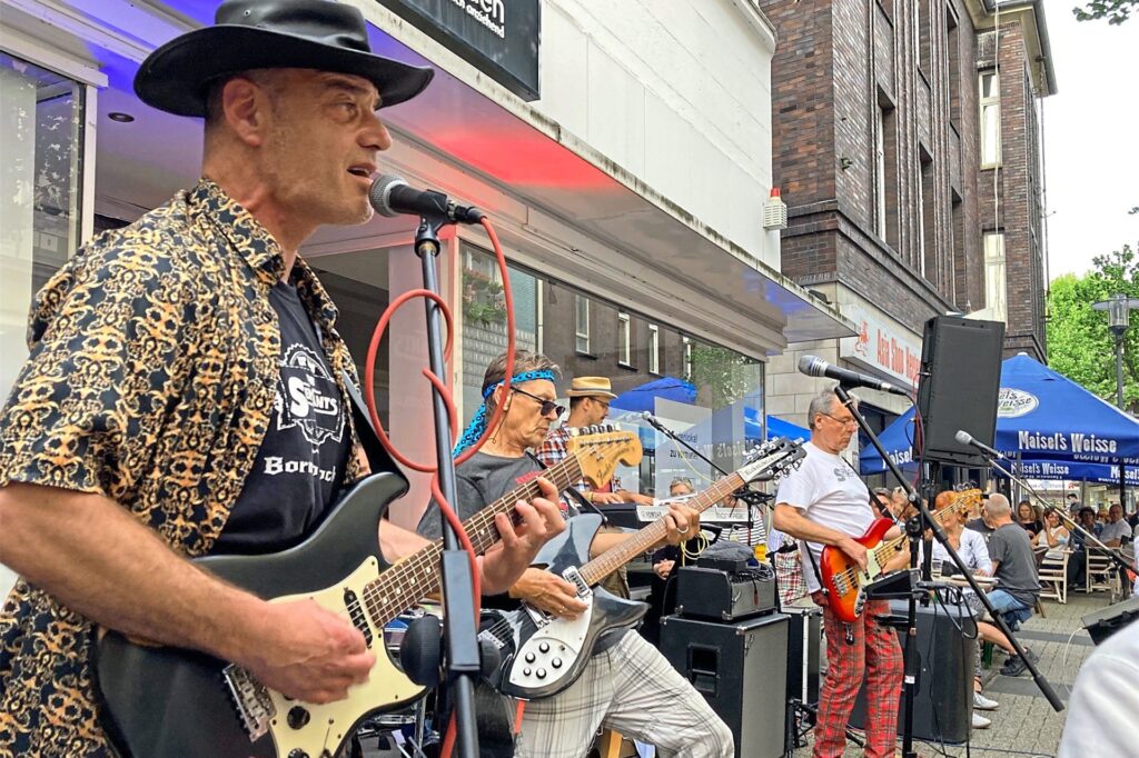 „The Servants“ begeisterten das Publikum schon im vergangenen Jahr bei der „Rockparty“ auf der Antoniusstraße. „The Servants“ begeisterten das Publikum schon im vergangenen Jahr bei der „Rockparty“ auf der Antoniusstraße.