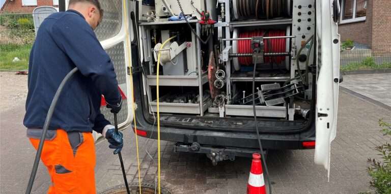 Die Firma Winkelmann aus Werne überprüft im Auftrag der Stadt gerade das Kanalnetz in Lippramsdorf-Freiheit.