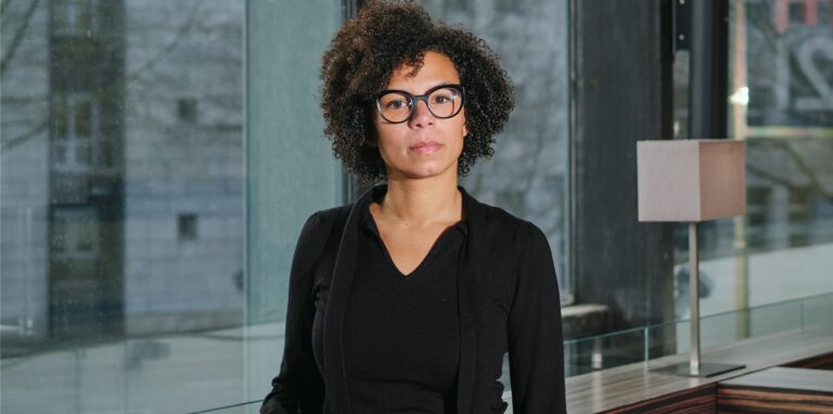 Dortmunds Schauspielintendantin Julia Wissert reagiert im Interview auf Kritik und beleuchtet aus ihrer Perspektive den Zuschauerschwund in ihrem Haus.