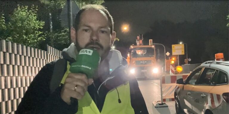 HA-Reporter Frank Bergmannshoff berichtet von den Sicherungsarbeiten auf der Eisenbahnüberführung Feldstraße.