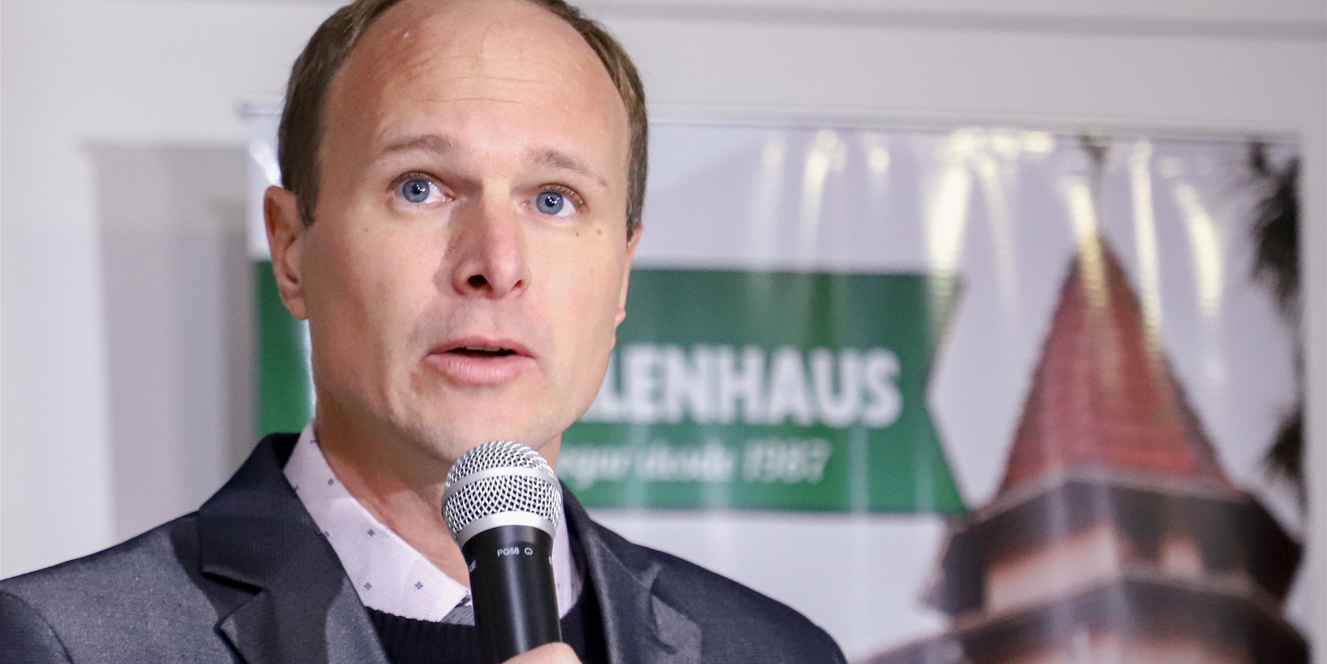 Stephan Schultheiss, Anwalt der in Deutschland lebenden Elternteile zweier mutmaßlich entzogenen Mädchen, spricht auf einer Pressekonferenz im Hotel Westfalenhaus über die mutmaßliche Kindesentziehung.