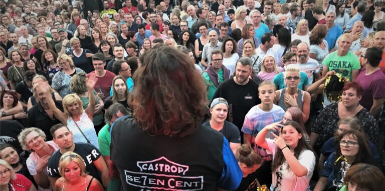 Voll war es 2019, als Seven Cent auf der Bühne bei Castrop kocht über stand. Nach vier Jahren Pause kehrte die Cover-Rock-Band damals zurück. Bei Ckü 2022 steht sie freitags auf der Bühne. Erstmals nehmen die Veranstalter Eintritt.