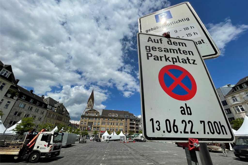 Auf dem Marktplatz in der Castroper Altstadt findet am Fronleichnams-Wochenende 2022 wieder Castrop kocht über statt. Autos können dort in dieser Zeit nicht parken.