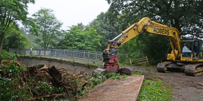 Bagger an Brücke