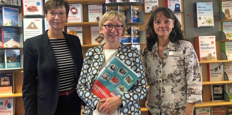 Stellten den Bericht der Verbraucherberatung vor: v.l. Elisabeth Wigger-Düsing, Rose Sommer und Petra Kerstan.