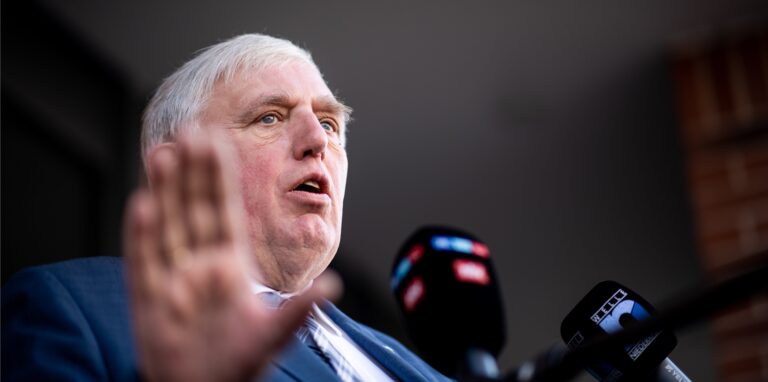 Karl-Josef Laumann (CDU), Gesundheitsminister von Nordrhein-Westfalen, gibt ein Interview.