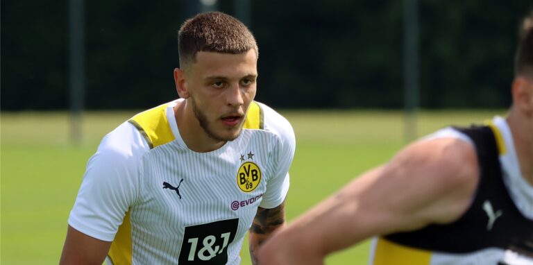 Can Hayri Özkan im BVB-Training.