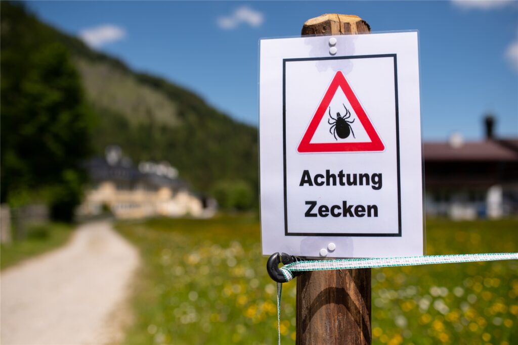 Ein Schild mit der Aufschrift 