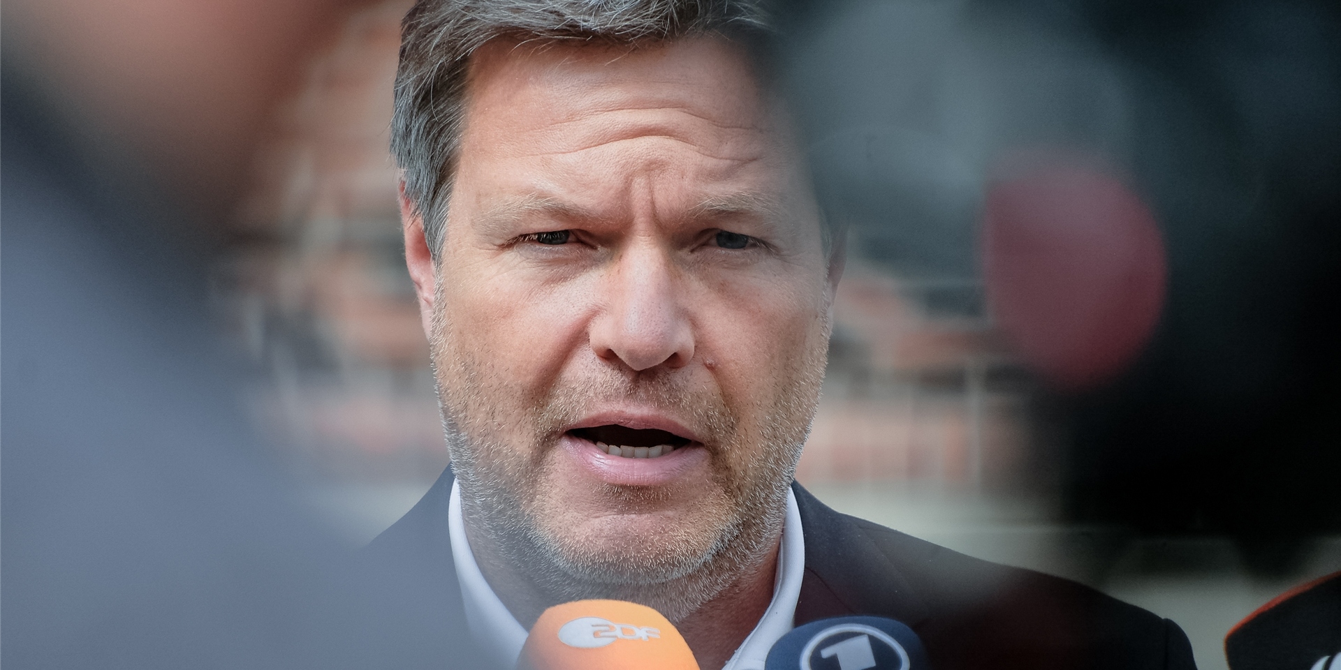 Bundeswirtschaftsminister Robert Habeck (Grüne) äußert sich vor Medienvertretern zur aktuellen Debatte über Gaseinsparungen in Deutschland.