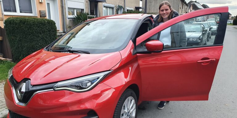 Linda Edelhoff dürfte mit ihrem Elektroauto bald in der Altstadt überall kostenlos parken.
