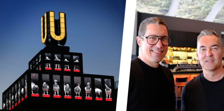 Till Hoppe (links) und Thomas Pieper betreiben die Gastronomie im U-Turm. Ihrer beiden Restaurants im Dortmunder Wahrzeichen bleiben diese Woche aber zwangsweise geschlossen.