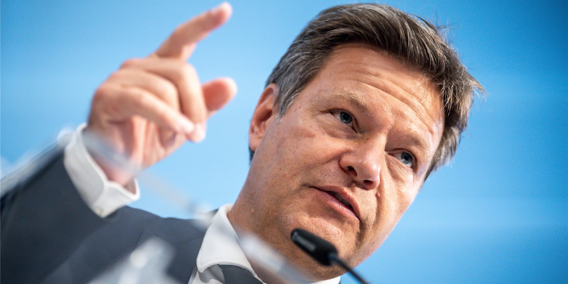 Robert Habeck (Bündnis 90/Die Grünen), Bundesminister für Wirtschaft und Klimaschutz, spricht bei einem Pressestatement.