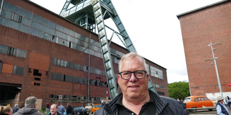 Organisator Roland Weiss vom Oldtimertreff Ruhr freut sich am Sonntag (3.7.) auf zahlreiche Gäste auf der Zeche Ewald.