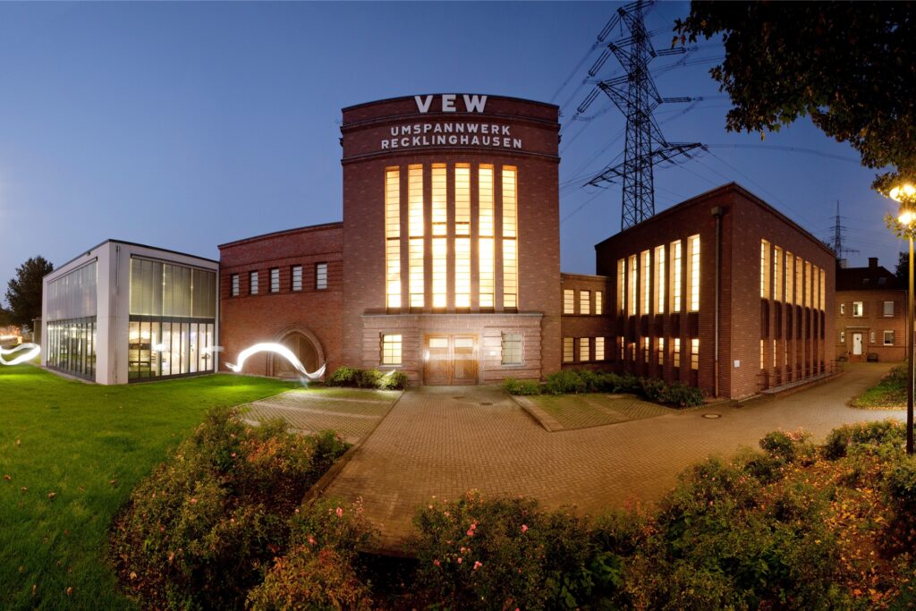 Außenansicht des historischen Umspannwerks an der Uferstraße in Recklinghausen. Außenansicht des historischen Umspannwerks an der Uferstraße in Recklinghausen.