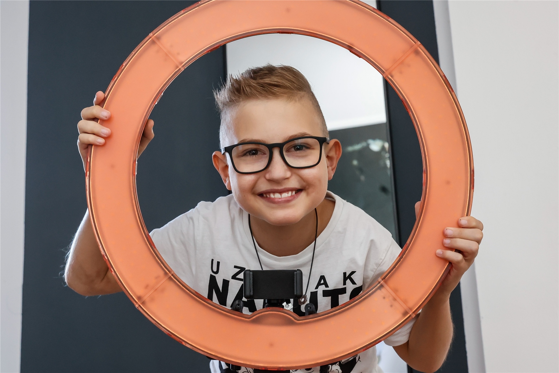 Milo Kontny (12) aus Dortmund kämpft seit Jahren gegen einen seltenen Gen-Defekt. Eine OP-Methode, die nur in den USA durchgeführt wird, könnte ihm helfen.
