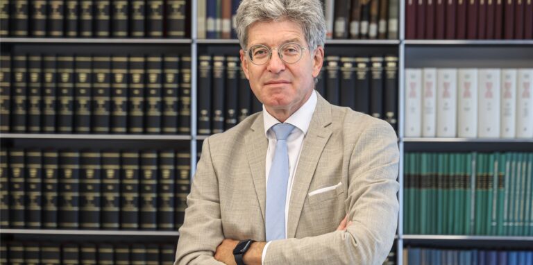 Dr. Michael Kalle arbeitet als Notar in der Dortmunder Innenstadt.