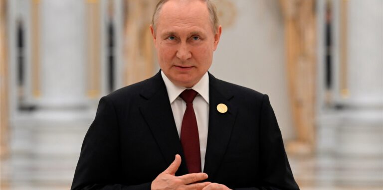 Wladimir Putin, Präsident von Russland, spricht mit Journalisten nach dem Gipfeltreffen der Anrainerstaaten des Kaspischen Meeres.