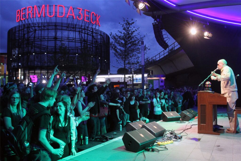 Mambo Kurt spielt bei Bochum Total Mambo Kurt spielt bei Bochum Total
