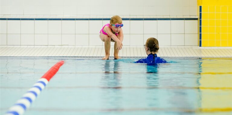 Früh übt sich, wer gut schwimmen können will. Früh üben kann man aber nur, wenn es Kurse dafür gibt. In Herten wurde erneut ein Ferienangebot aufgelegt.