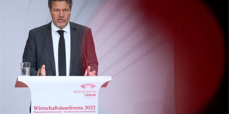 Wirtschaftsminister Robert Habeck spricht bei der Wirtschaftskonferenz 2022