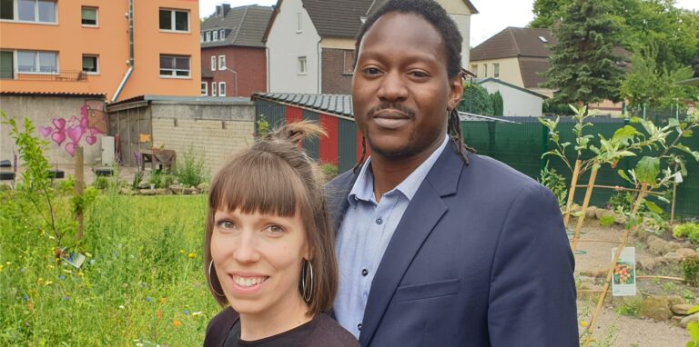 Eigentlich ist Sarah Höhle und Ehemann Denis Dougban gerade nicht nach Lachen zumute. Sie wollten das „ART.62“ erweitern, stattdessen ist die Zukunft des Kreativzentrums jetzt ungewiss.