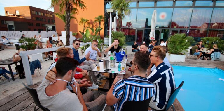 Die neue Strand-Bar liegt im Schatten eines Dortmunder Wahrzeichens.