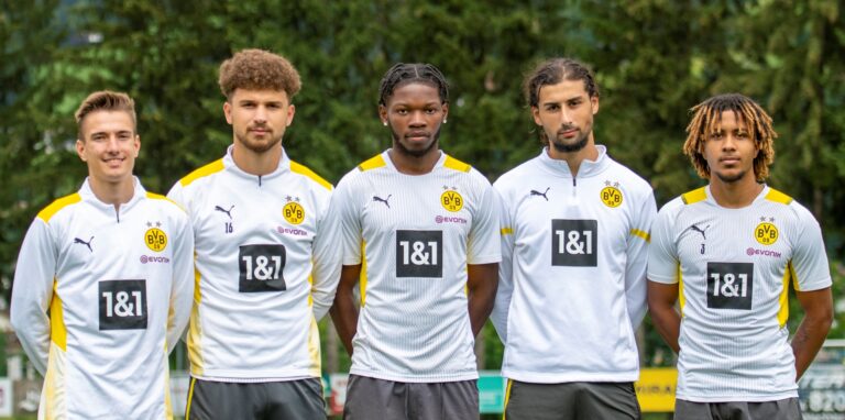 Das Bild zeigt die Gastspieler Kristian Bako, Albin Thaqi, Rodney Elongo-Yombo, Adam Oudjani und Jayden Bennetts.
