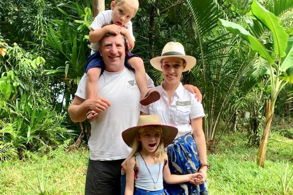 Maria und Pierre Bester mit ihren Kindern Charlie (oben) und Salma. Maria und Pierre Bester mit ihren Kindern Charlie (oben) und Salma.