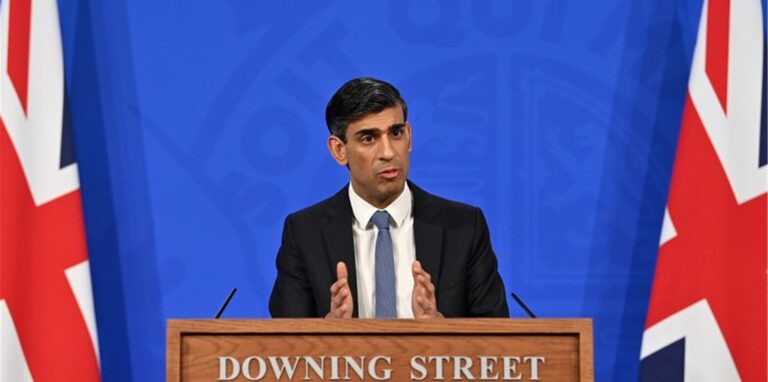 Ex-Finanzminister Rishi Sunak ist der bisher prominenteste Bewerber um die Nachfolge des zurückgetretenen Tory-Parteichefs Johnson.