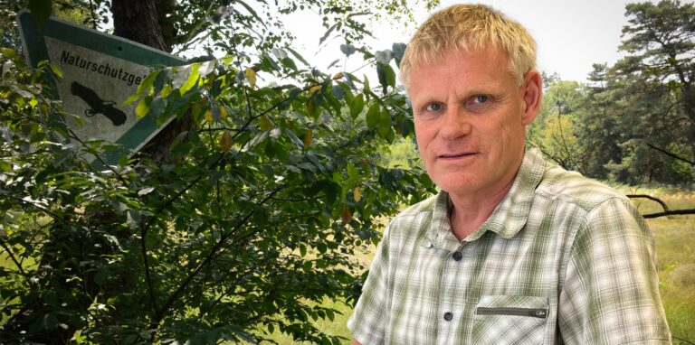 Dr. Jörg Meinecke vertritt den Naturschutzbund Dorsten. Der Nabu hatte gegen die Bezirksregierung Münster geklagt, weil diese der Rheinisch-Westfälischen Wasserwerksgesellschaft die Förderung von mehreren Millionen Kubikmetern Grundwasser in den nächsten 30 Jahren zugesichert hatte.