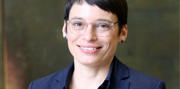 Josefine Paul, NRW-Familienministerin, aufgenommen nach einer Pressekonferenz. 