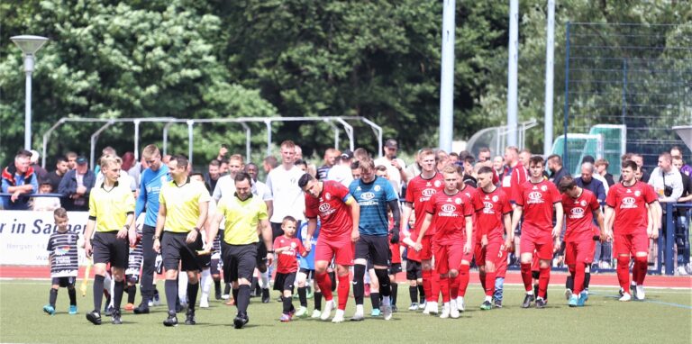 Ende Mai standen sich im Kreispokal-Endspiel vor knapp 500 Zuschauern der FC Marl und die Spvgg. Erkenschwick auf der Sportanlage an der Hagenstraße gegenüber.