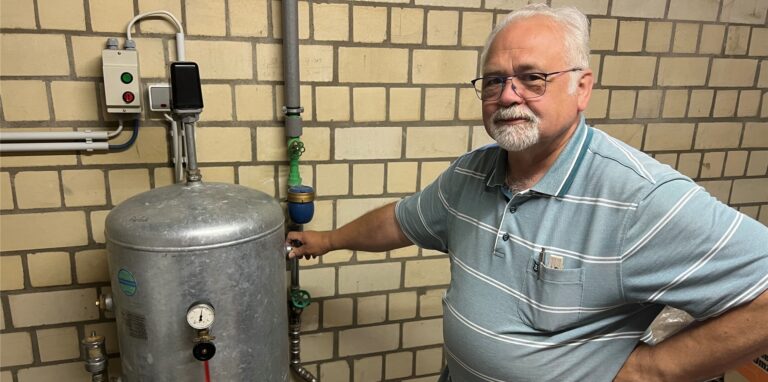Im Keller von Alfons Meis befindet sich eine Grundwasserpumpe. Das Wasser nutzt der Dorstener größtenteils für die Gartenbewässerung.