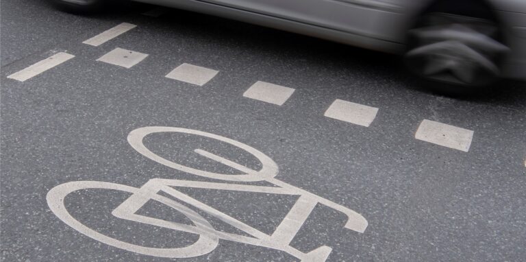 Ein Fahrradfahrer wurde am Donnerstag (7.7.) in Dortmund verletzt.