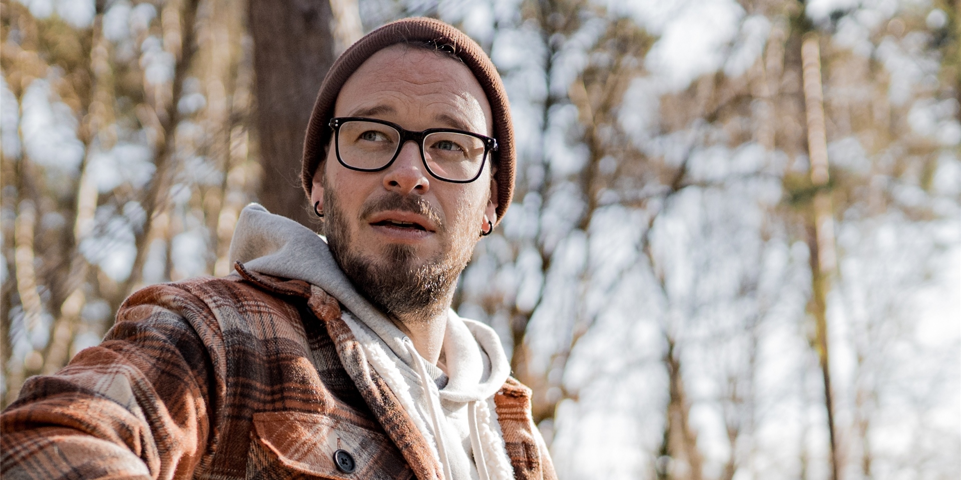 Singer/Songwriter Philipp Artmann ist beim Summer Jam im Glashaus dabei.