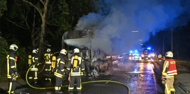 Lkw brennt in Dorsten