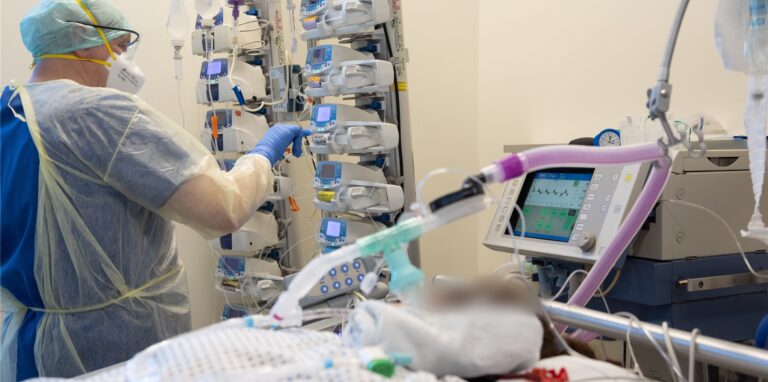 Auf Dortmunds Intensivstationen werden derzeit so viele Corona-Patienten beatmet, wie lange nicht mehr (Symbolbild).